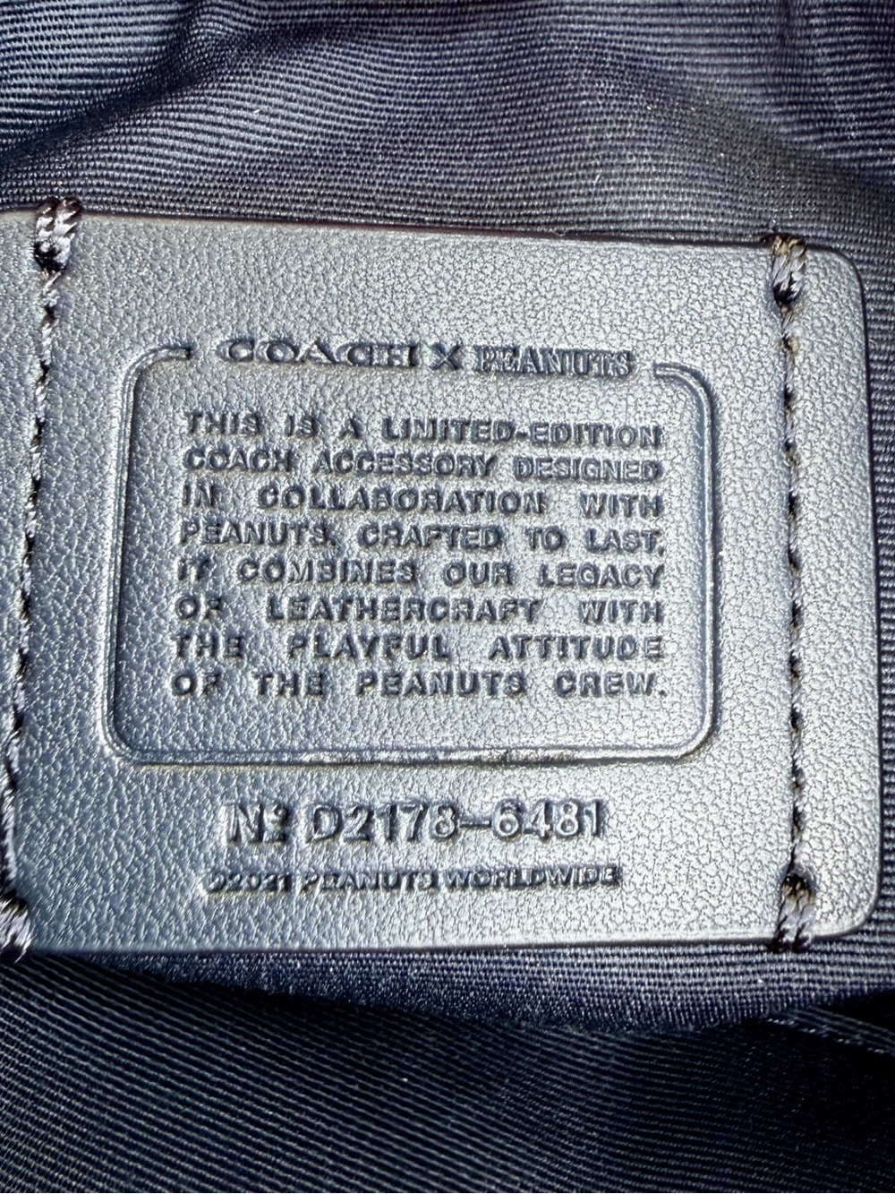 COACH X Peanuts Snoopy & Friends Blue Large Corner Zip Wristlet Clutch Phone - Picture 9 of 9
